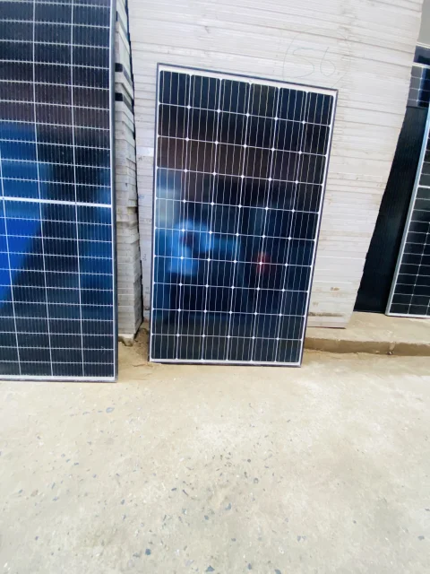 300watts 72cells original Canadian mono solar panels black frame