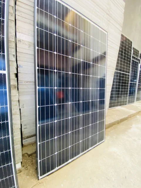 300watts 72cells original Canadian mono solar panels black frame