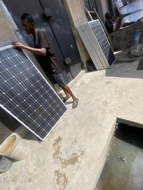 300watts 72cells original Canadian mono crystalline solar panels