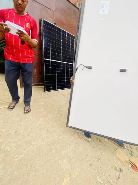 580watts 108cells original Canadian mono crystalline solar panels black frame