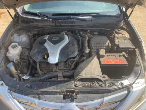 Hyundai sonata limited sedan FWD (2.4L 4cyl 6A 2013