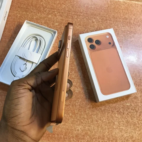 Iphone 17 pro max android dubai version