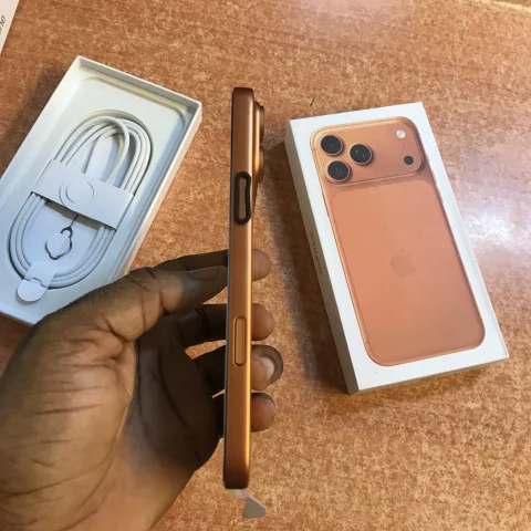 Iphone 17 pro max android dubai version