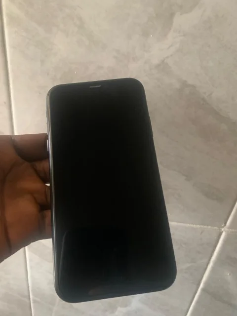 ‎Uk Used iPhone XR 5