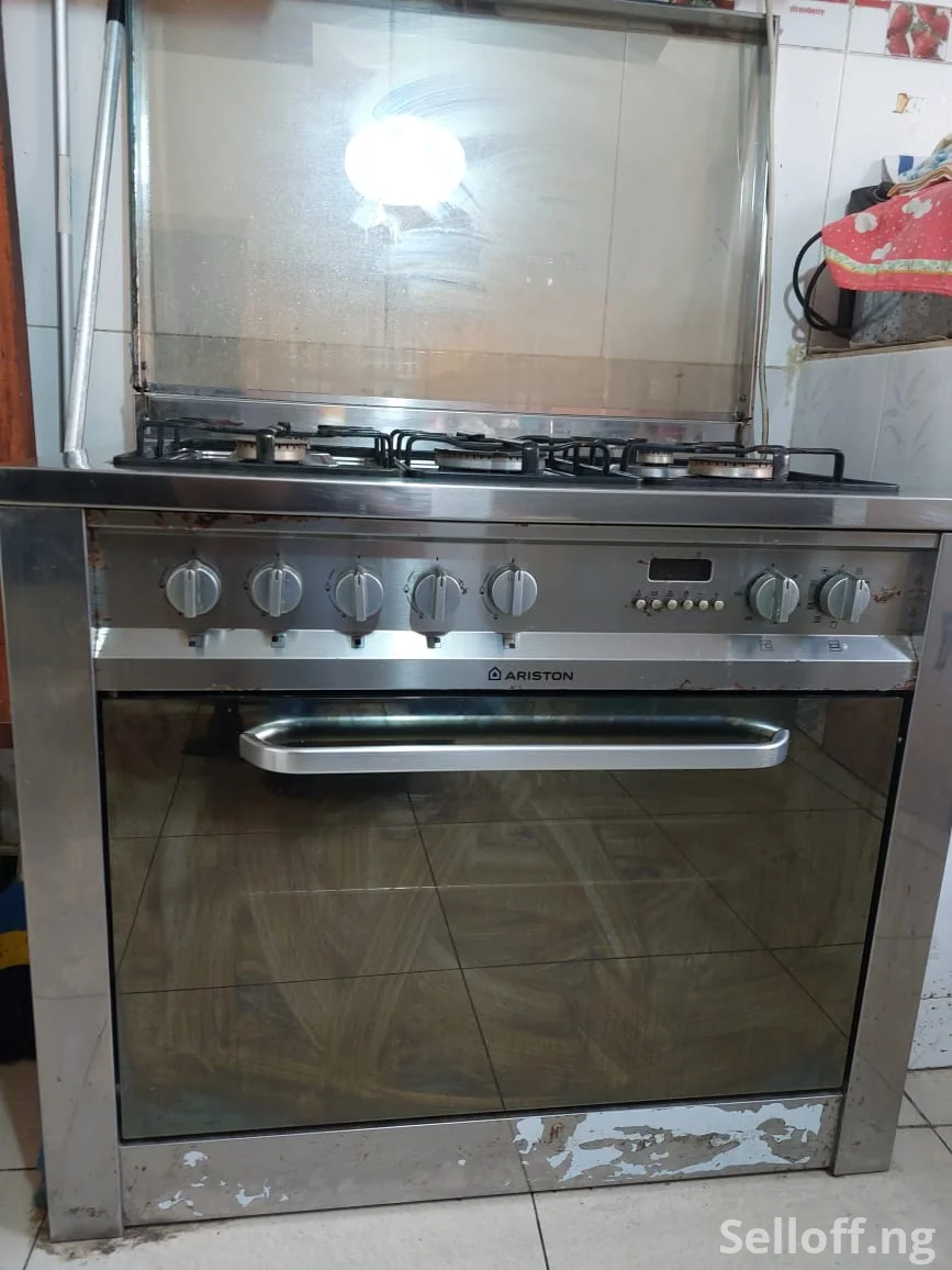 Very clean fairly used Ariston gas cooker with 5 burner and oven to bake