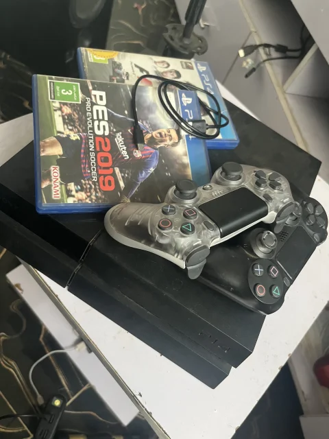 PlayStation 4 Fat 500GB (PS4)  with 2 Controllers + 2 Free Games