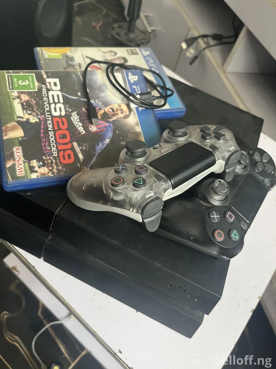 PlayStation 4 Fat 500GB (PS4)  with 2 Controllers + 2 Free Games