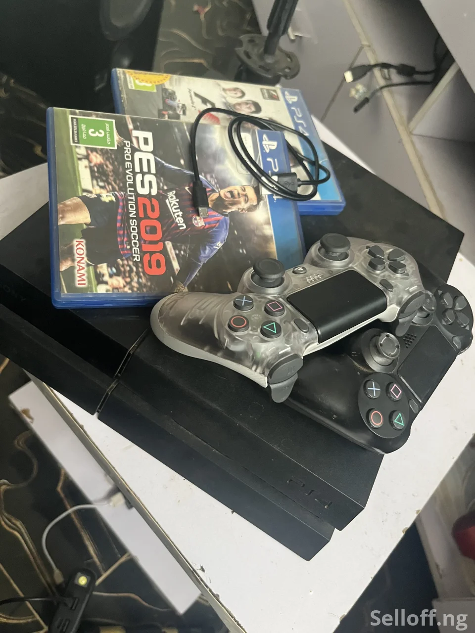 PlayStation 4 Fat 500GB (PS4)  with 2 Controllers + 2 Free Games