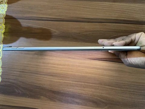 32GB Apple iPad Pro 9.7 inches, WiFi + Cellular