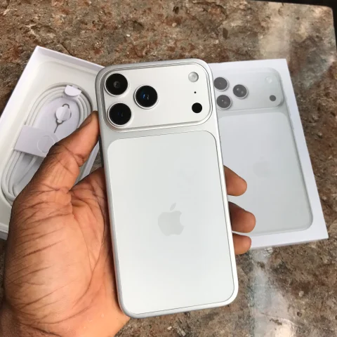 Iphone 17 pro max Dubai android version