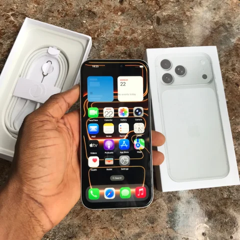 Iphone 17 pro max Dubai android version