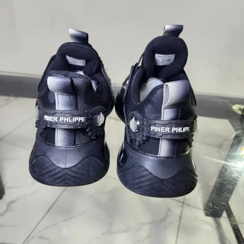 Men's fashion sneakers