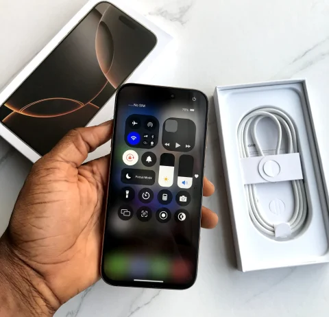 Iphone 16 pro max dubai version 7