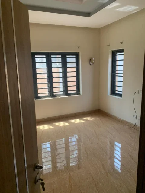 To Let: A modern standard 3bedroom flat at Kasumu.