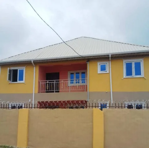 To Let: Newly built 4 units of  3 Bedroom flat and A unit of 2 Bedroom flat
