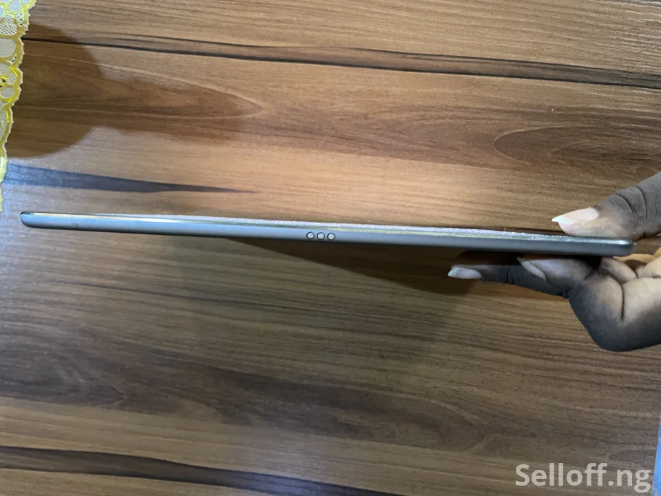 32GB Apple iPad Pro 9.7 inches, WiFi + Cellular