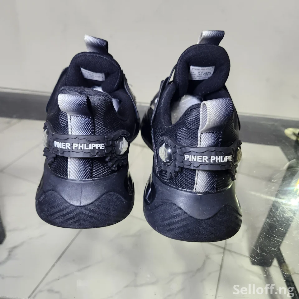 Men's fashion sneakers