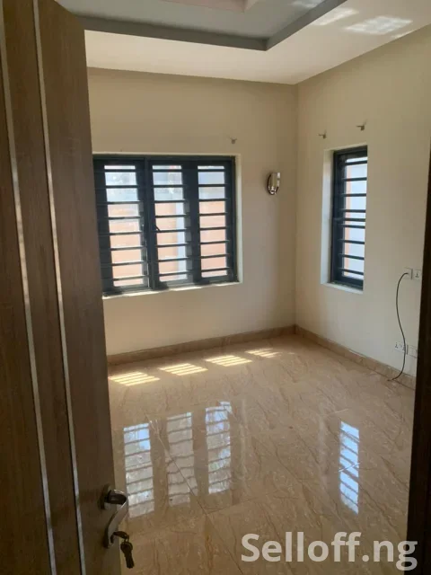 To Let: A modern standard 3bedroom flat at Kasumu.