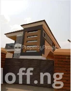 To Let: A modern standard 3bedroom flat.