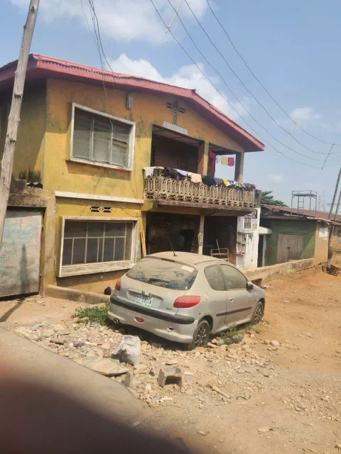 For Sale : 16 rooms story building, built on a standard plot of land 3