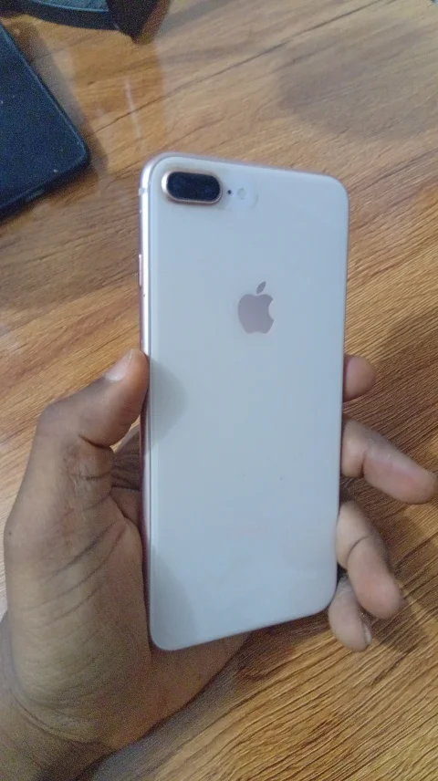 Apple iPhone 8 plus 5