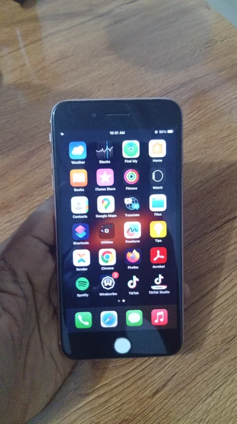 Apple iPhone 8 plus 3