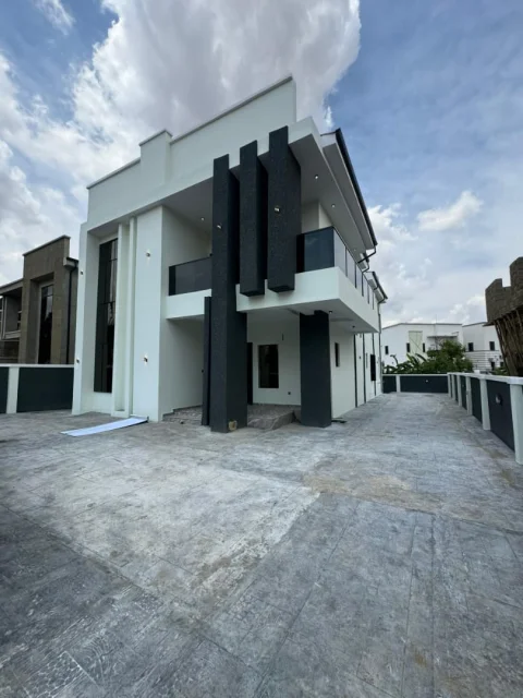 For Sale: Luxury 4-bedroom fully detached duplex