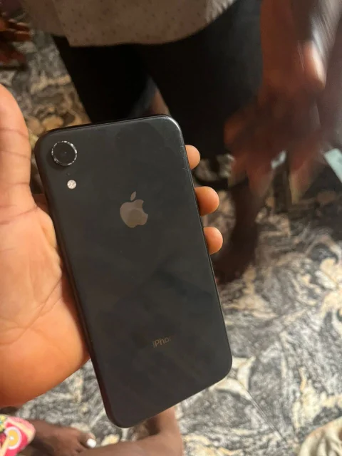 iPhone XR 4