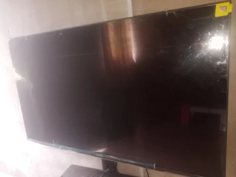 Hisense Framless Smart 43 inches 4