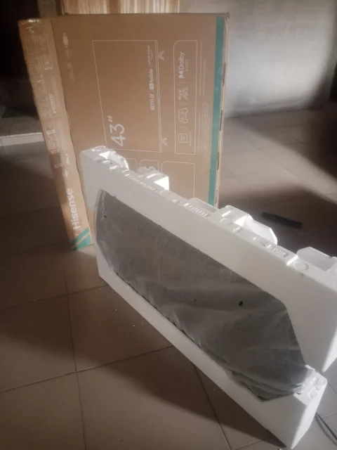 Hisense Framless Smart 43 inches 3