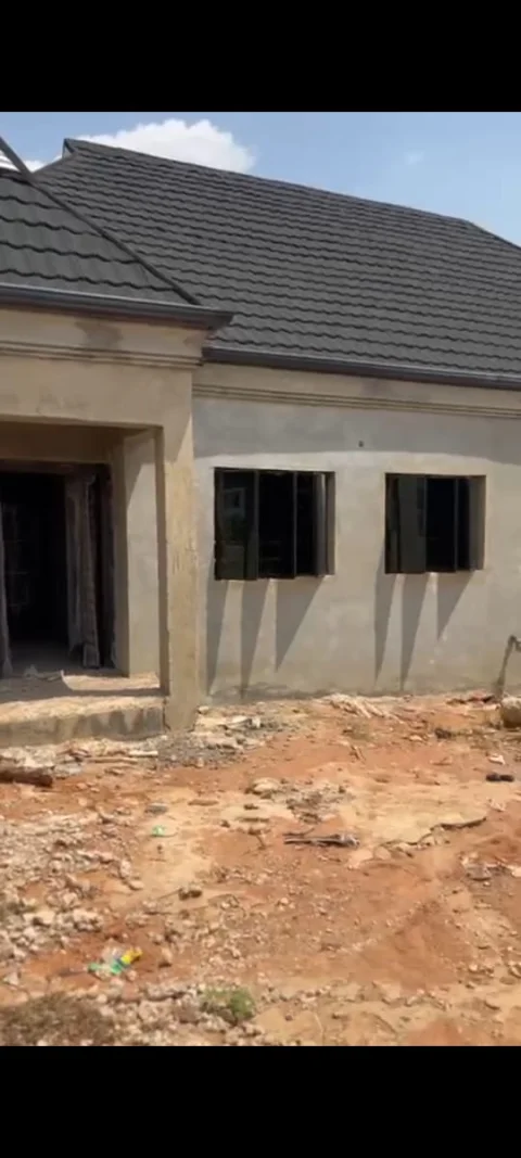 uncompleted 3 bed room bungalow 8