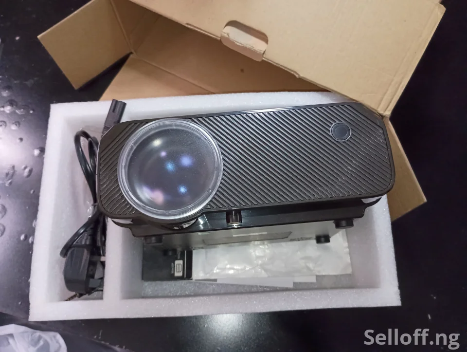 itel Cinema TV Q1 Projector