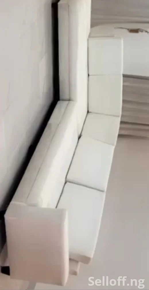 L sitter couch
