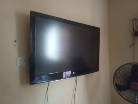 LG 42 inches LCD TV