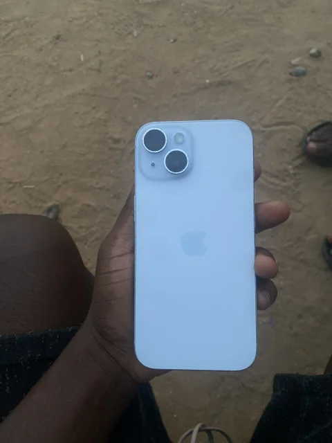 iPhone 15 4