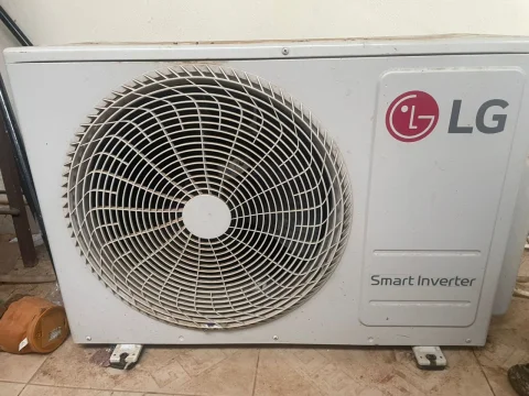 LG Standing Air Conditioner 2hp 3