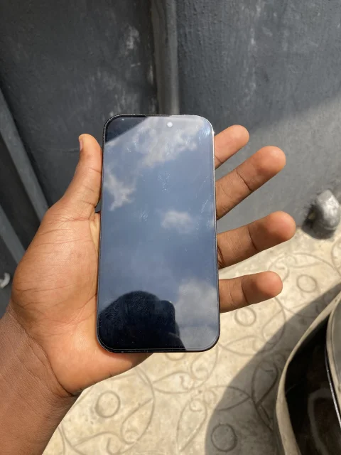 iPhones 14 pro eSIM