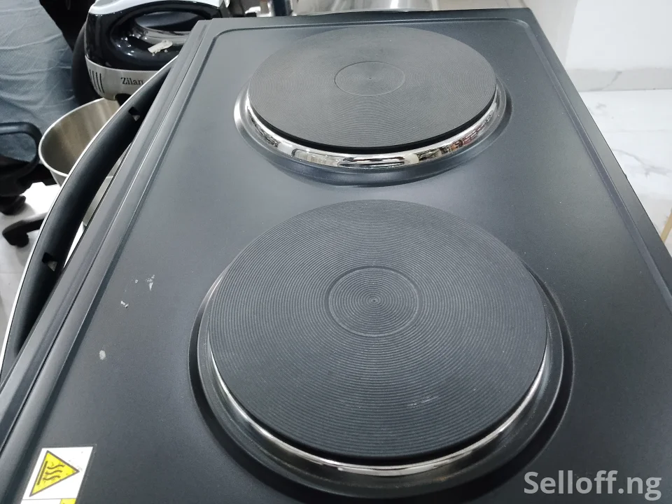 Electrical Oven With Tray And Rack