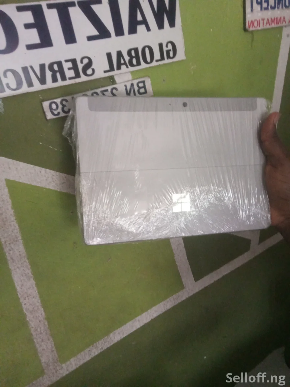 Microsoft SURFACE GO  Tablet