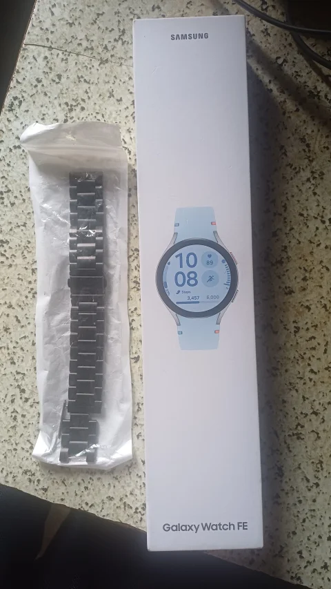 Samsung Galaxy Watch FE 40mm With Extra Chain Strap