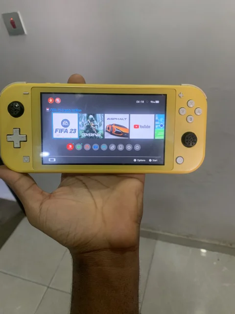 Nintendo Switch Lite 6