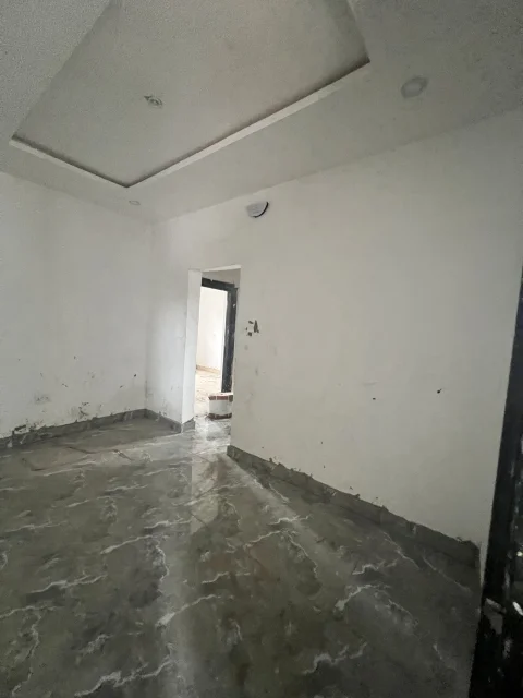 Newly built 2 bedroom flat en-suite at Iyana school iba 4