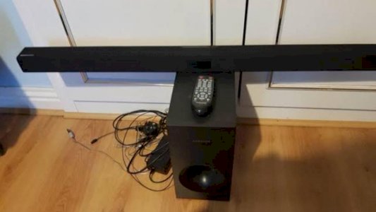 Samsung Soundbar with subwoofer